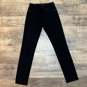 DL1961 in dark black, super soft, beautiful jean!